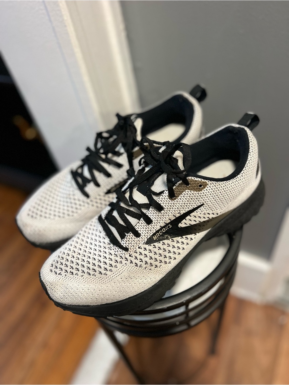 Brooks Revel women size 9.5 White/Black Mesh Breathable Lace-Up replaced sole